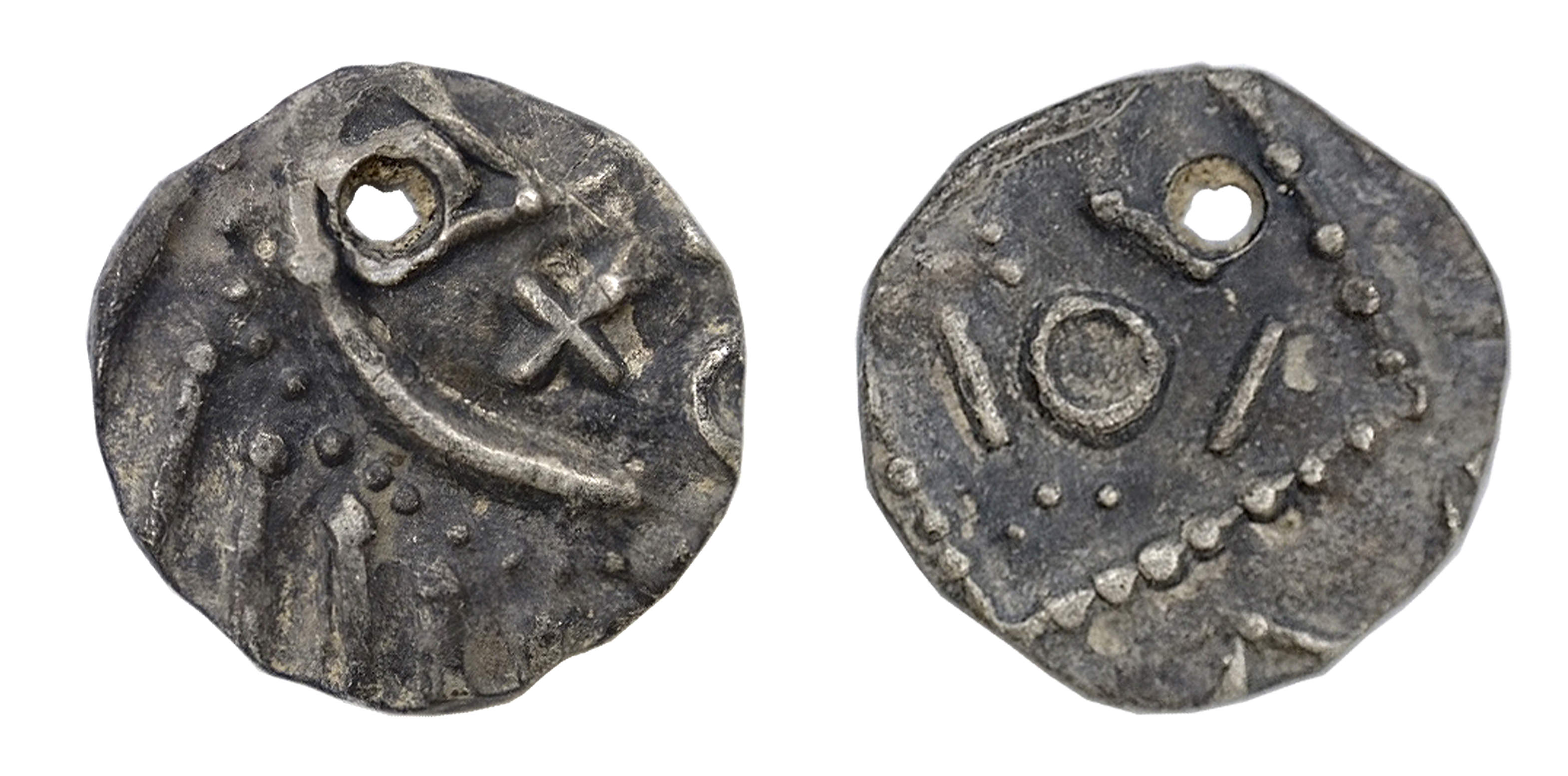 Hänge genomborrat mynt sceatta arkeologi Ströja Norrköping Arkeologikonsult 